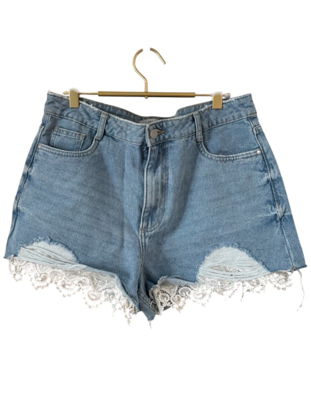 ☁️🫧 New Look Light Blue Denim Shorts with White Lace Trim 🫧☁️‎